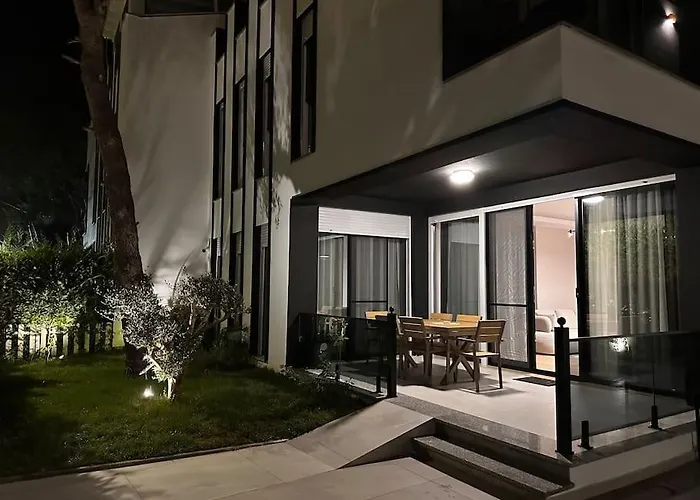 Villa Cd Golem (Tirana)